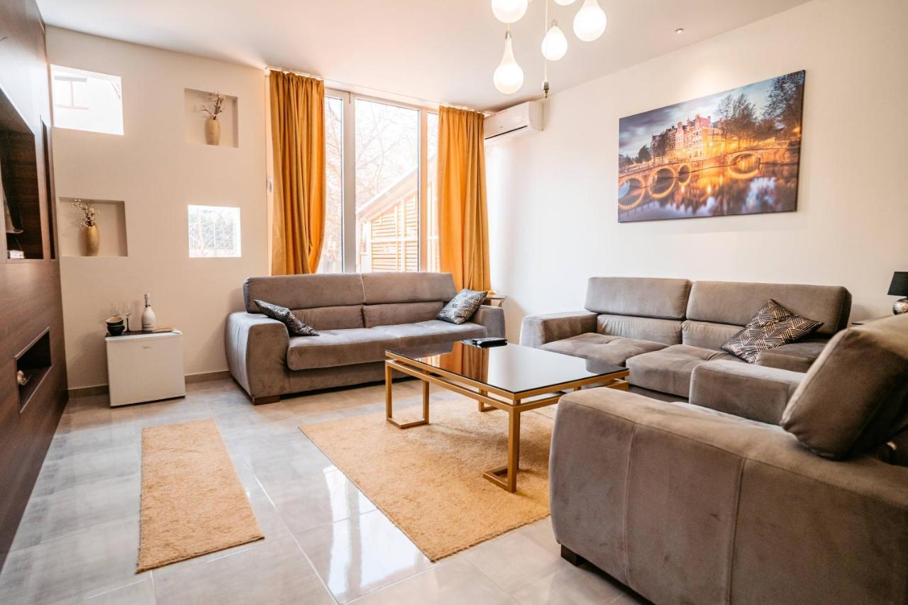 Magico Rooms & Apartments Ni Esterno foto